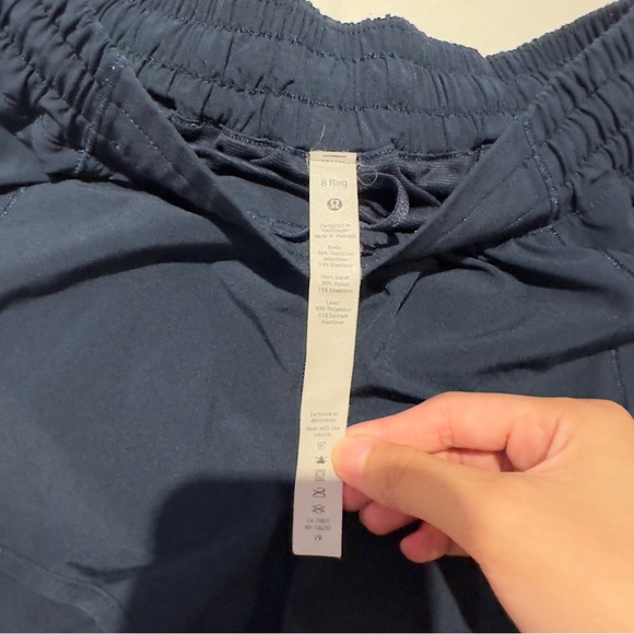 Lululemon Hotty Hot II Low-Rise Lined Short 2.5” Size 8 Reg True Navy Blue NWOT - Picture 7 of 14